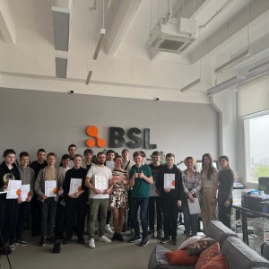 Наши резиденты проходят стажировку в IT-компании BSL - КИБЕРшкола программирования для детей, компьютерные курсы для школьников, начинающих и подростков - KIBERone г. Ишим