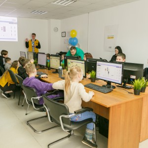 Новый класс в развлекательном центре города Томска! Скоро открытие! - КИБЕРшкола программирования для детей, компьютерные курсы для школьников, начинающих и подростков - KIBERone г. Ишим