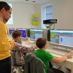 KIBERone уже в Саратове! - КИБЕРшкола программирования для детей, компьютерные курсы для школьников, начинающих и подростков - KIBERone г. Ишим